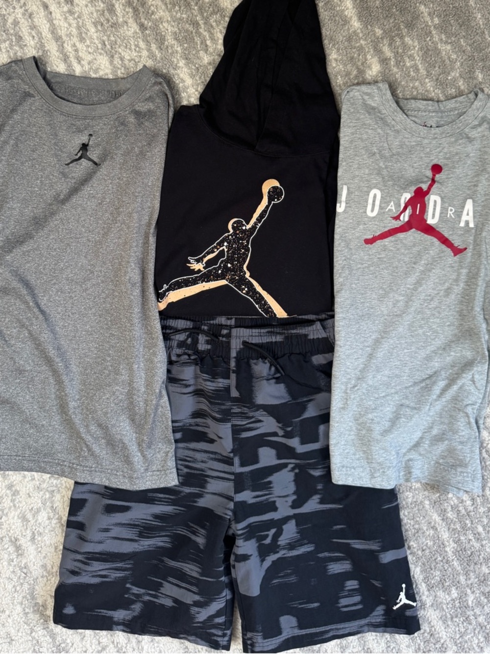 Boys Medium Nike AIR JORDAN 4 piece lot. 2 ts. 1 Longsleeve hoodie. 1 shorts